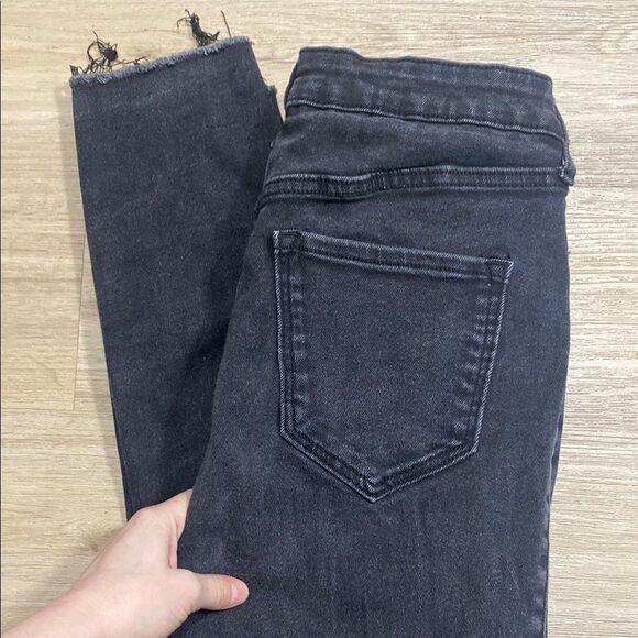 Old Navy Black Skinny Ultra High-Rise Rockstar Super Skinny Jeans Size 6 - Picture 8 of 12